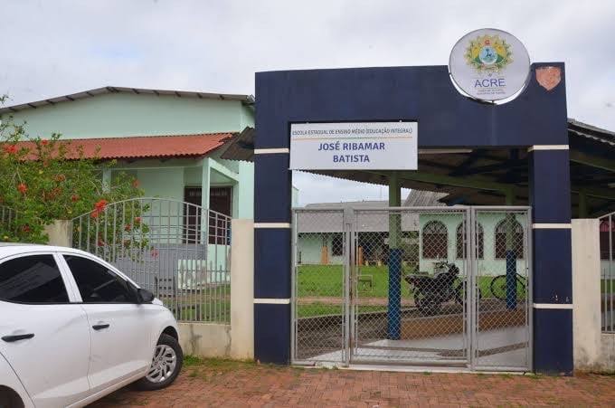 21 alunos da Escola José Ribamar Batista são destaques na redação do ENEM 2024 com notas acima de 900